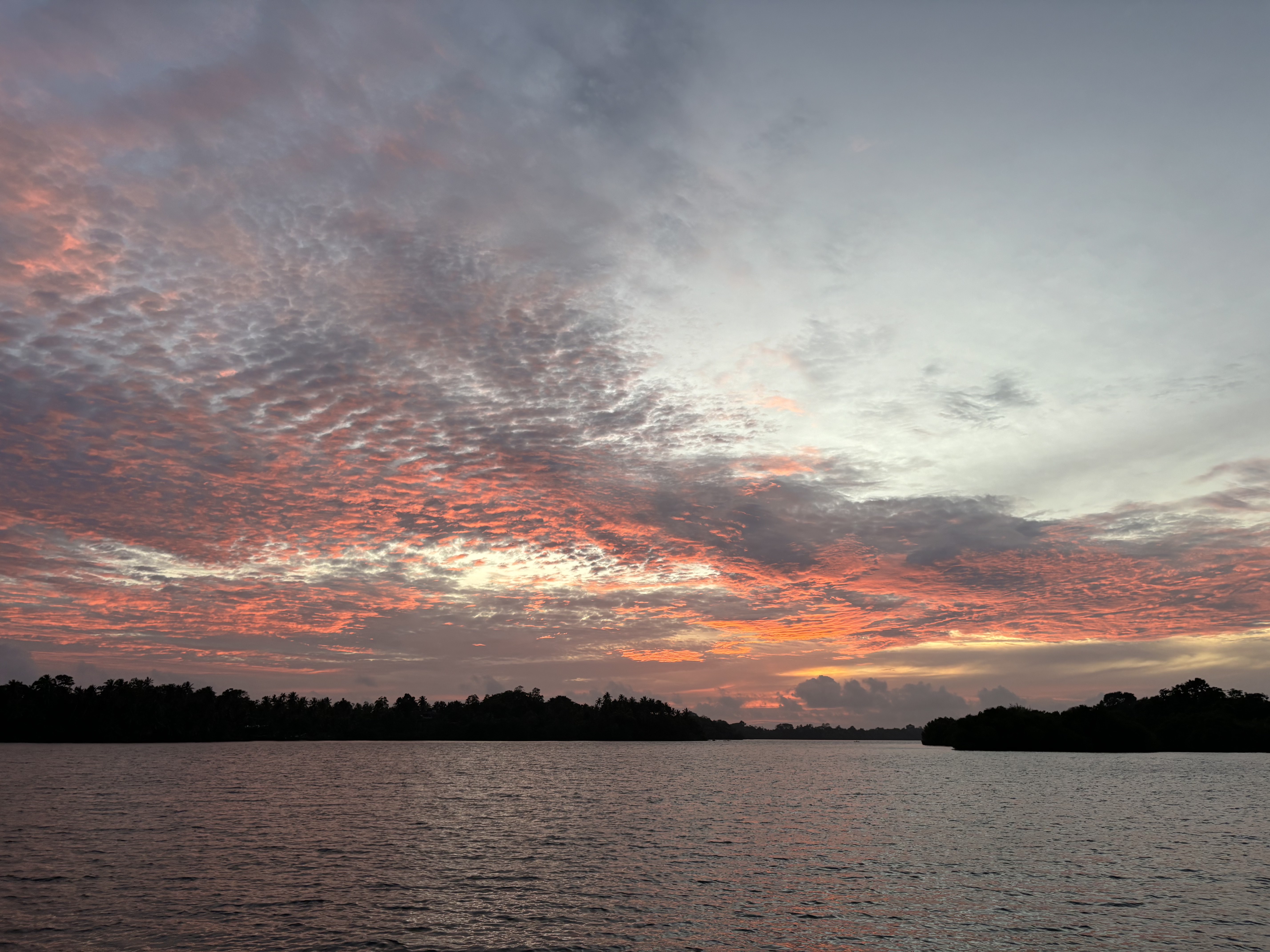 Kurulu Bay is a private sanctuary built alongside Koggala Lake in the South of Sri Lanka