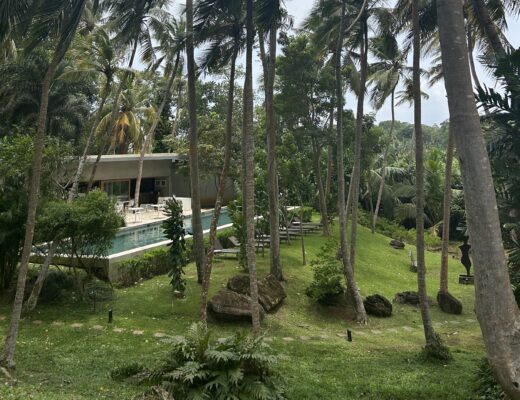 Kurulu Bay is a private sanctuary built alongside Koggala Lake in the South of Sri Lanka